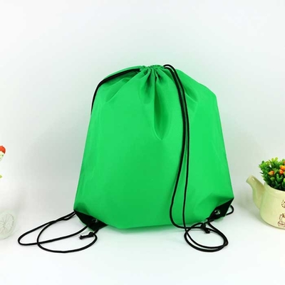 Logo's Portable Carry Non Woven Bags Op maat gemaakte stof Shopping Red Drawstring Bag